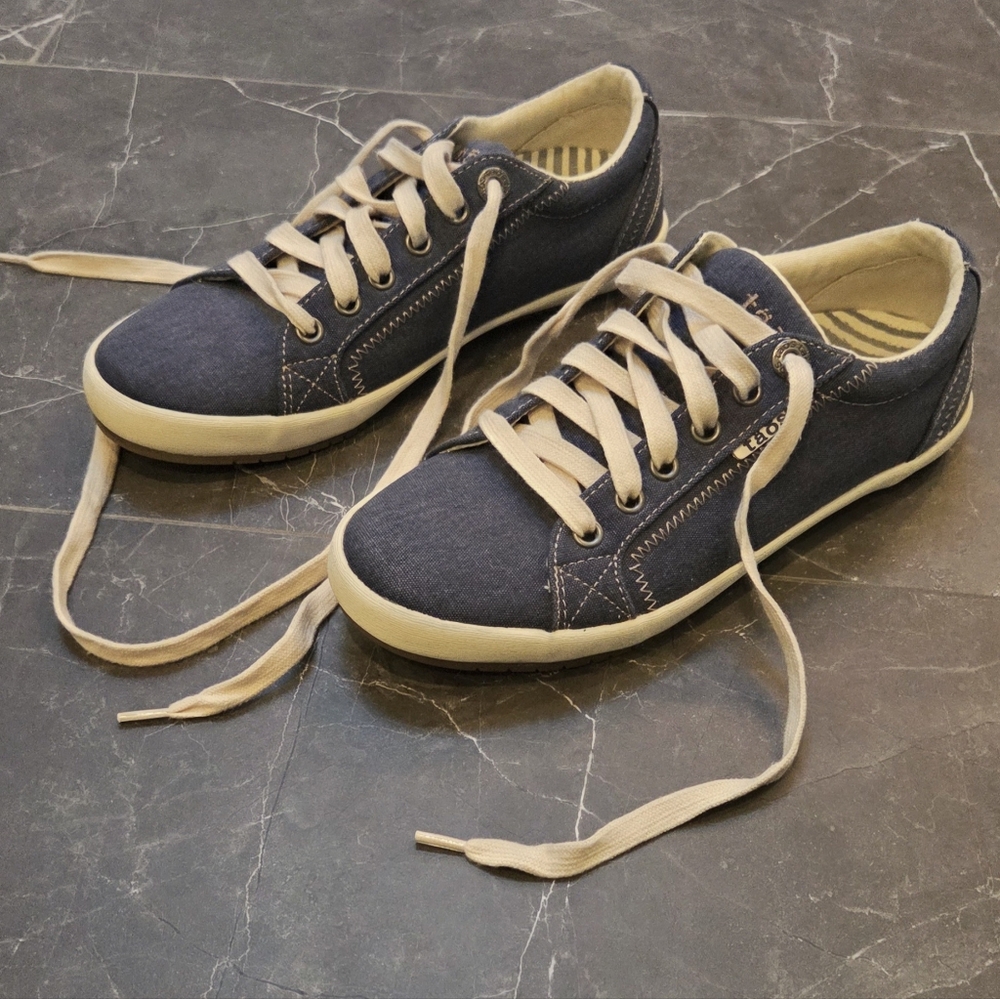 Taos Women's Star Blue Washed Denim Sneakers - Size 6.5